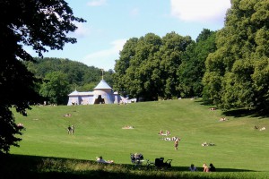 1280px-Hagaparken_Kupferzelt_2007